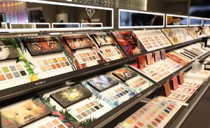 网红美妆，群战实体店