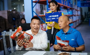 中国邮政，比李佳琦还便宜？