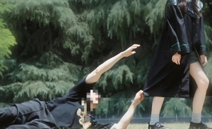 帅哥陪拍、拼好抱，“男色消费”进化史