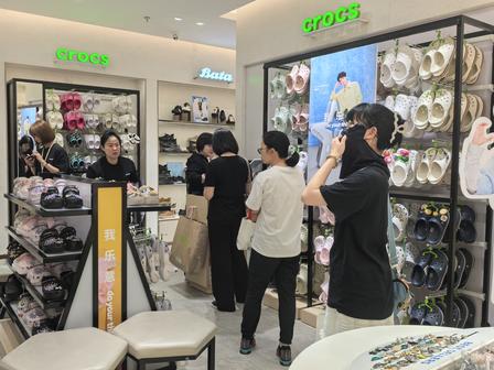 樊振东出任 Crocs 全球品牌代言人:我控场,我乐意 樊振东出任 Crocs 全球品牌代言人:我控场,我乐意
